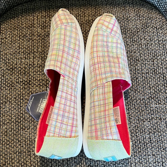 Toms Multicolor Plaid Slip-On Shoes - Picture 5 of 8